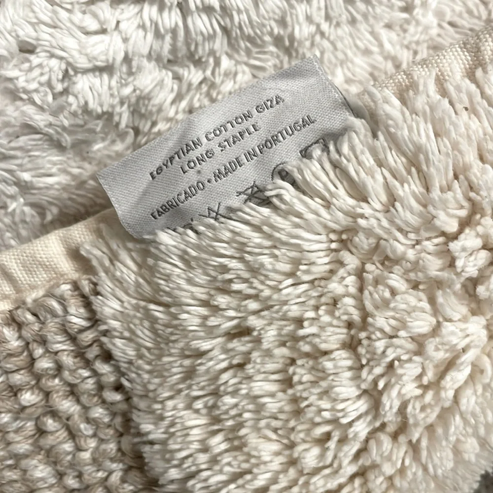 Oatmeal beige white Bloomingdale’s Abyss Nomade Bath Rug Reversible